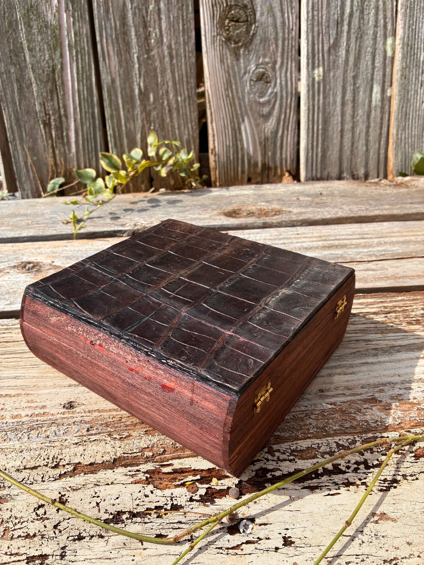 Handcrafted Genuine Alligator Leather Keepsake Box | Exotic Wood & Leather Valet Chest, Men's Jewelry Organizer & Luxury Gift for Him