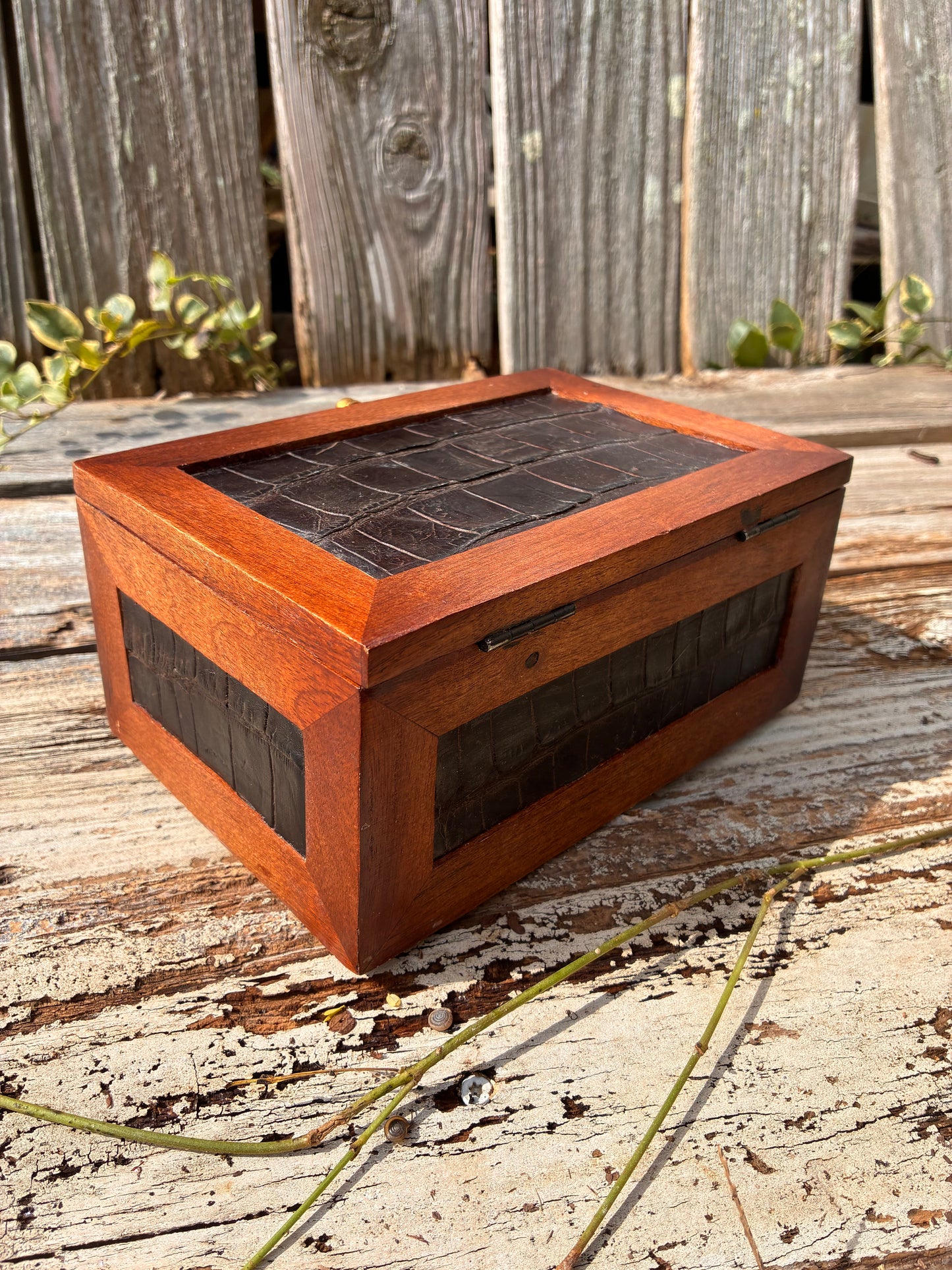 Handcrafted Genuine Alligator Leather Keepsake Box | Exotic Wood & Leather Valet Chest, Men's Jewelry Organizer & Luxury Gift for Him