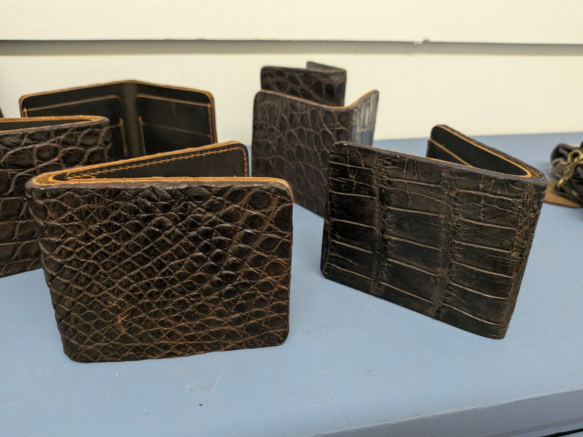 Genuine Wild Louisiana Alligator Bifold Wallet for Men | Handcrafted Seamless Exotic Leather Billfold