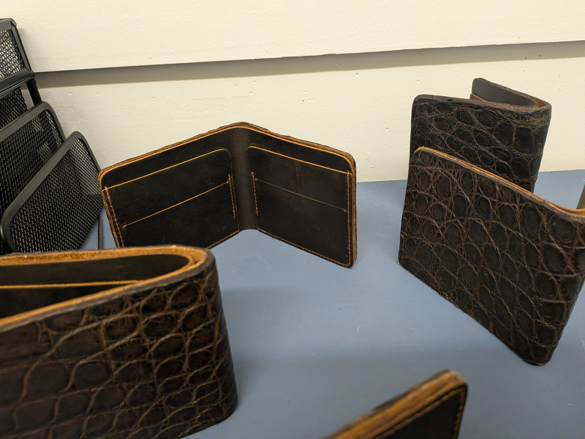 Genuine Wild Louisiana Alligator Bifold Wallet for Men | Handcrafted Seamless Exotic Leather Billfold
