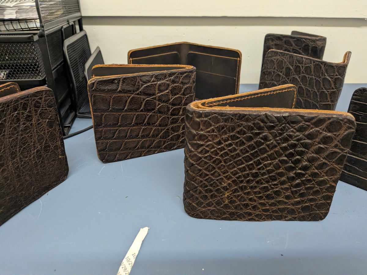 Genuine Wild Louisiana Alligator Bifold Wallet for Men | Handcrafted Seamless Exotic Leather Billfold