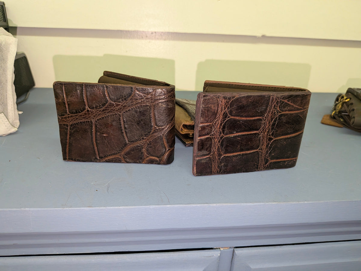 Genuine Wild Louisiana Alligator Bifold Wallet for Men | Handcrafted Seamless Exotic Leather Billfold